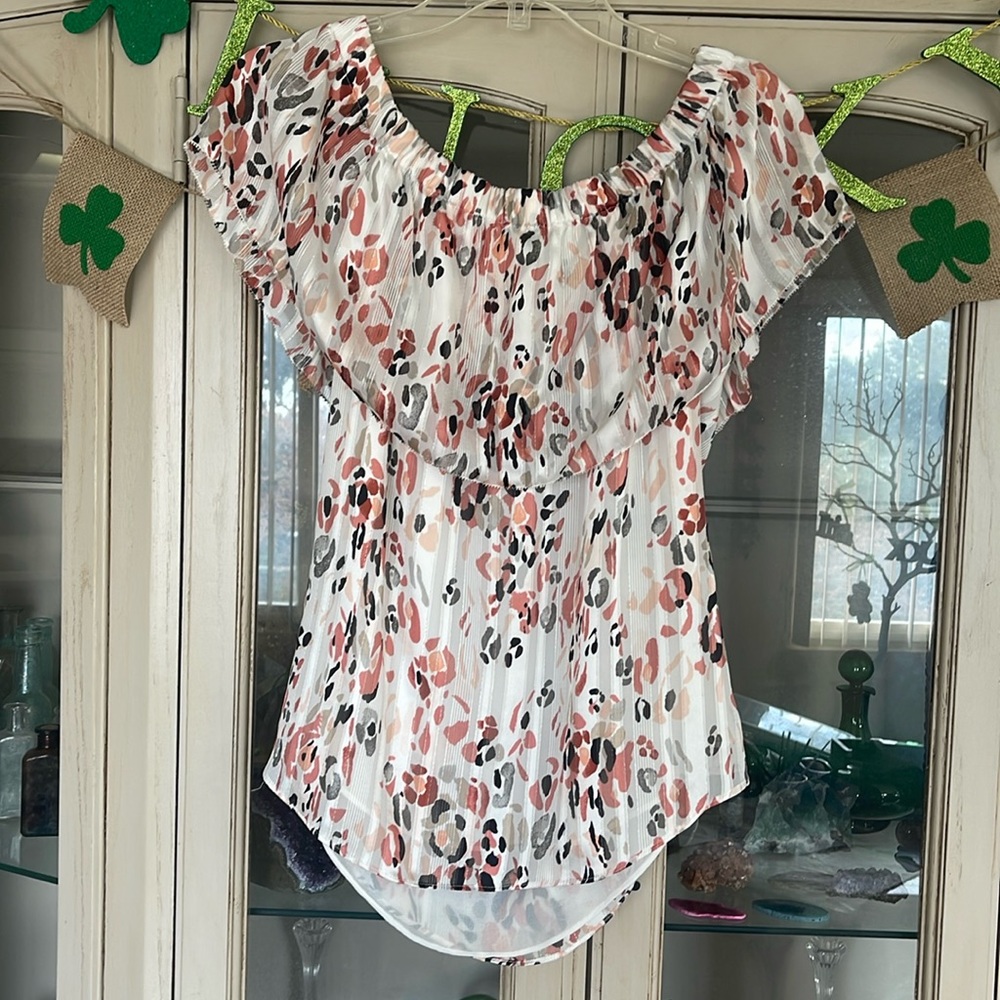 White House Black Market Floral Blouse. Size 4
